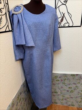 Lily & Taylor New York periwinkle blue jacquard floral midi dress. Size 14.